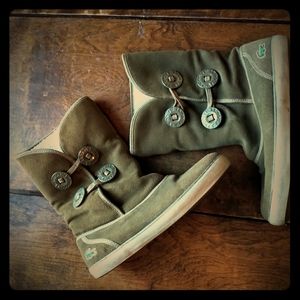 Lacoste green winter boots.